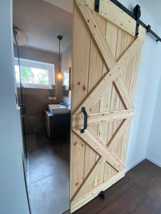 Gemuetliche Wohnung -Schwarzwald Neuweiler  エクステリア 写真